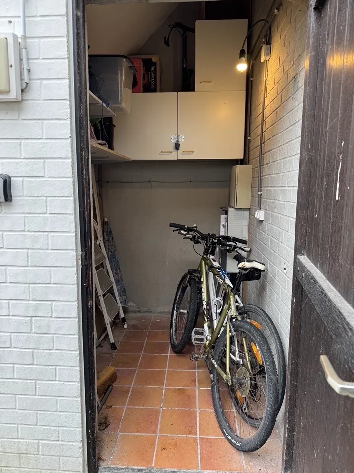 Buitenberging met plaats voor fietsen